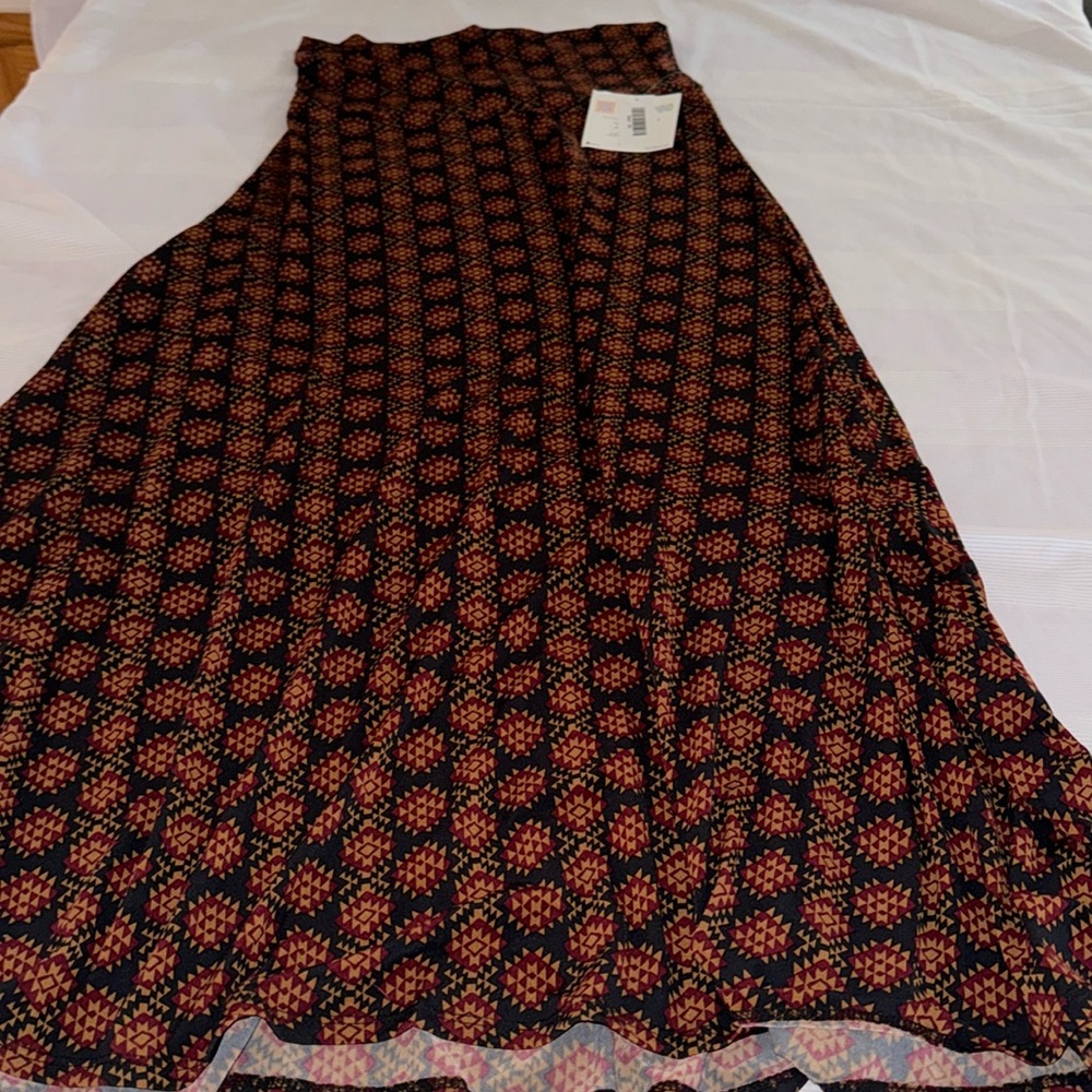 🍁 Lularoe “MAXI” skirt gold & burgandy on Black background